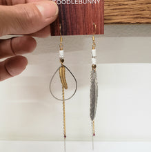 Load image into Gallery viewer, Mixed Metals Asymmetric Feather Duster Earrings - howlite