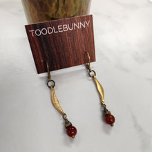 Load image into Gallery viewer, Vintage Curved Link Drop Earrings - Carnelian