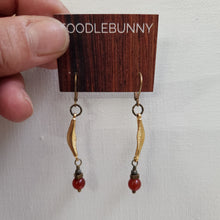 Load image into Gallery viewer, Vintage Curved Link Drop Earrings - Carnelian