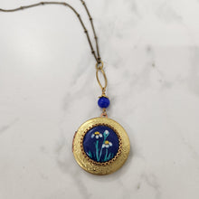 Load image into Gallery viewer, Round Vintage Locket Necklace - Blue Floral