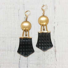 Load image into Gallery viewer, Dapt shield earrings