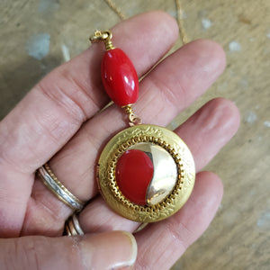 Vintage Round Locket Necklace - Yin Yang Red