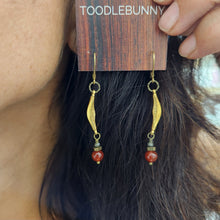 Load image into Gallery viewer, Vintage Curved Link Drop Earrings - Carnelian

