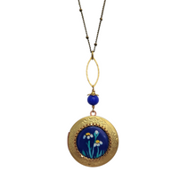 Load image into Gallery viewer, Round Vintage Locket Necklace - Blue Floral
