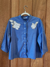 Load image into Gallery viewer, Ruffled Collar Shirt - vintage cutwork floral applique XL
