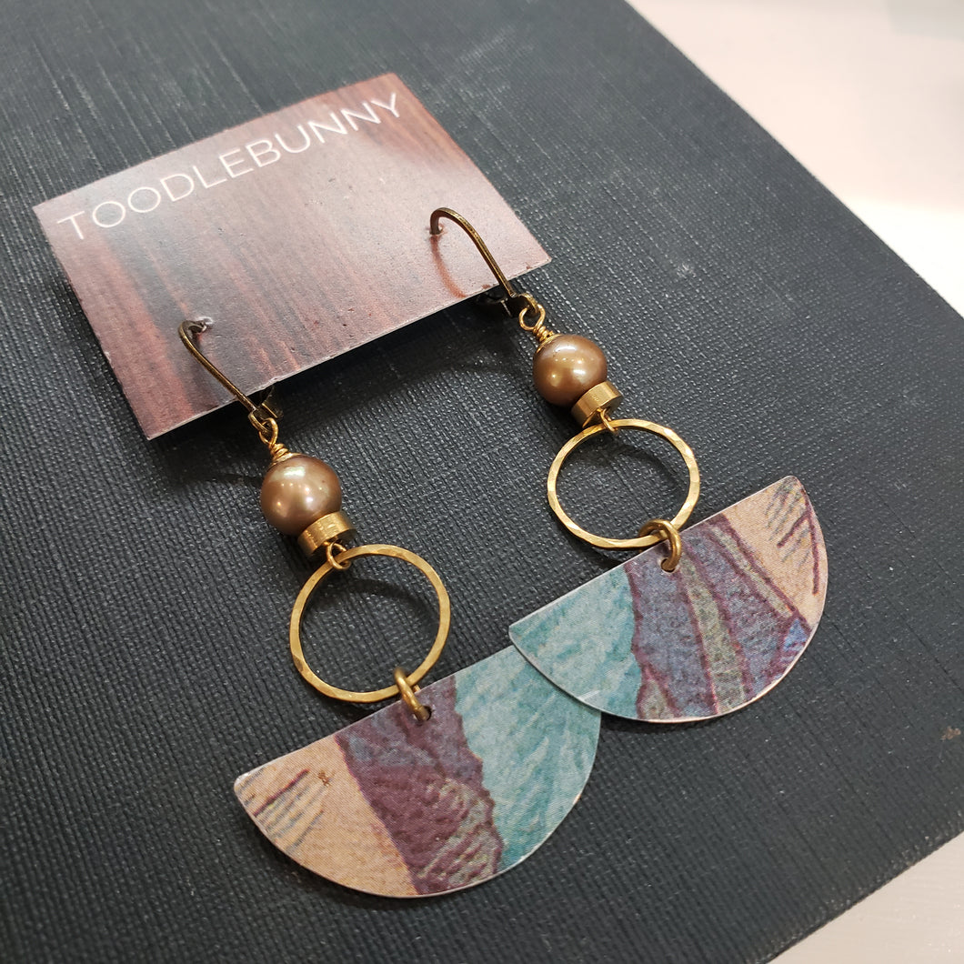 Geometric Tropical Leaf Tin Earrings - Champagne Pearl