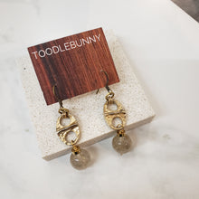 Load image into Gallery viewer, Golden Rutile Quartz Vintage Link Drop Earrings
