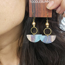 Load image into Gallery viewer, Geometric Tropical Leaf Tin Earrings - Champagne Pearl
