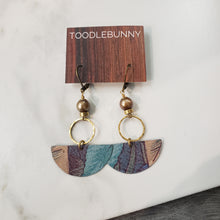 Load image into Gallery viewer, Geometric Tropical Leaf Tin Earrings - Champagne Pearl

