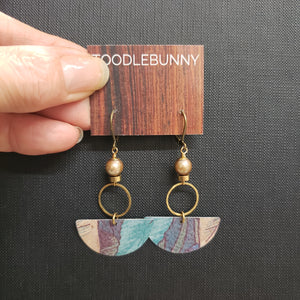 Geometric Tropical Leaf Tin Earrings - Champagne Pearl