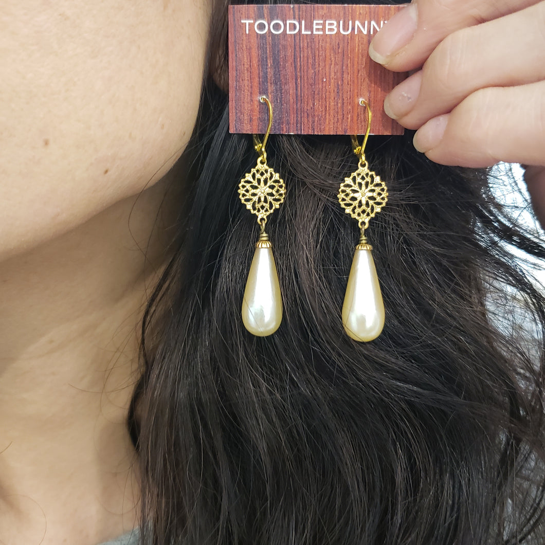 Vintage Glass Pearl Filigree  Drop Earrings
