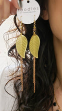 Load image into Gallery viewer, Vintage mesh leaves duster earrings
