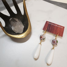 Load image into Gallery viewer, Cloisonne white Agate drop earrings
