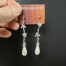 Load image into Gallery viewer, Flutter Crystal pearl drop earrings

