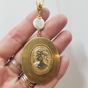 Large Vintage Locket Necklace - Cameo Pearl