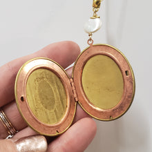 Load image into Gallery viewer, Large Vintage Locket Necklace - Cameo Pearl

