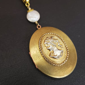 Large Vintage Locket Necklace - Cameo Pearl